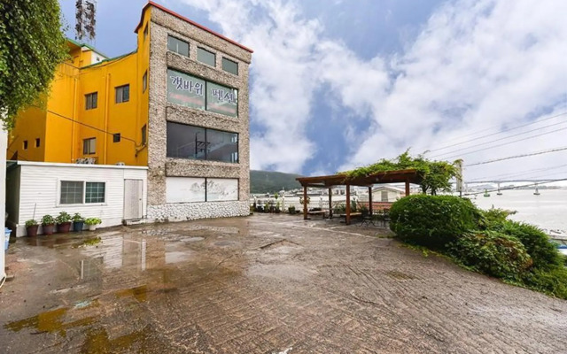Tongyeong Gaetbawi Pension