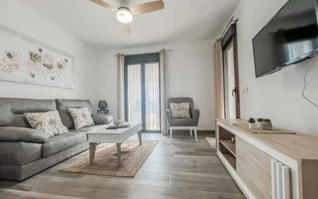 Modern Two Bedroom Apartment With Pool