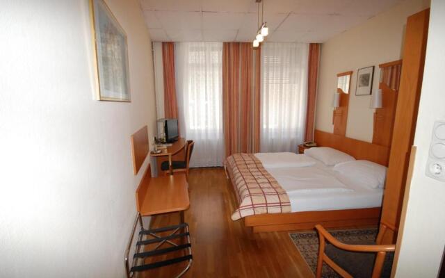 Continental Hotel-Pension