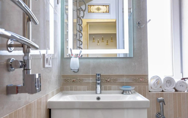 2 bedroom apartment Tykha street city center with parking place