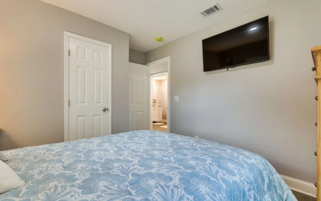 Pensacola Vacation Rental ~ 5 Mi to Beach!
