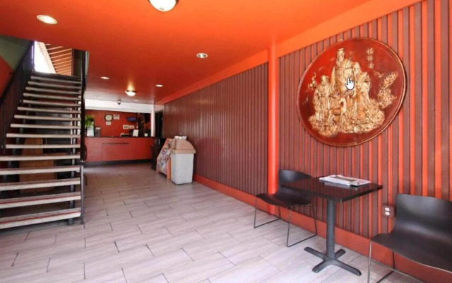 Royal Pagoda Motel