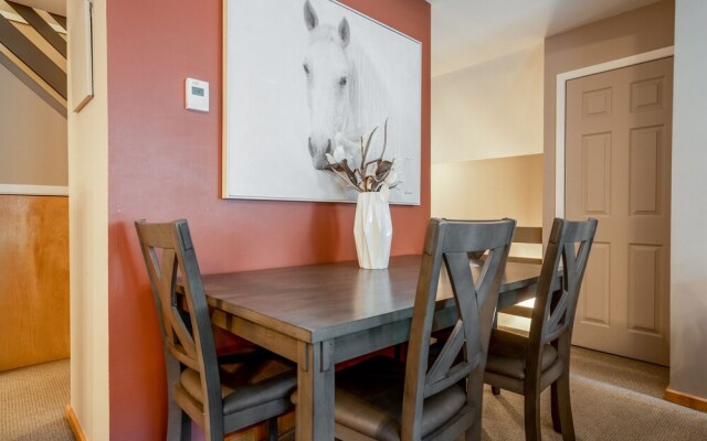 CENTRALLY Located 3-Br Home | TRUE Ski In/Out | FREE access to Pools & Hot Tubs