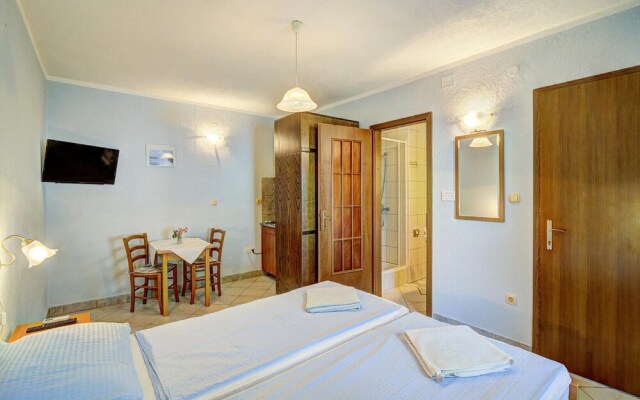 Nice Apartment in Senj With Wifi