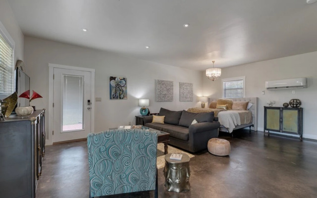 Luxury Studio W/hot Tub&grill