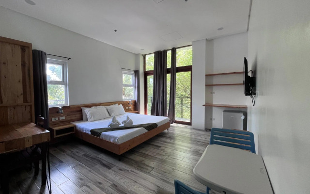 Blue Lagoon Inn & Suites