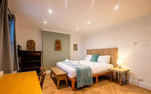 Modern Margate Maisonette Close to Beach by Adliv