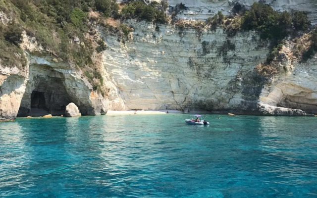 Paxos' Villa - Pool & AC
