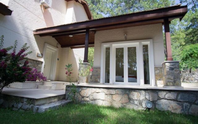 Larmos Villa