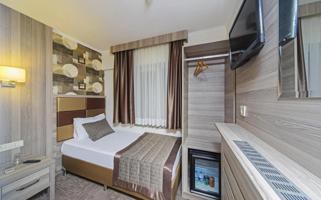 Pera Arya Hotel