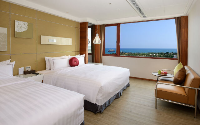 Shiny Ocean Hotel