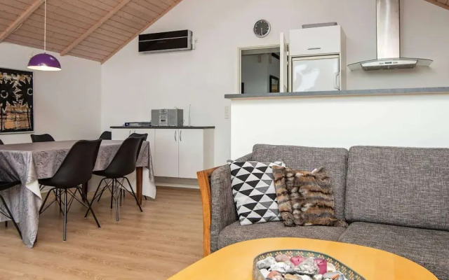 Bright Family Cottage by Kelstrup Beach