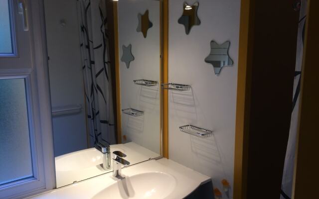 Chalet Orange Naturiste la Jenny