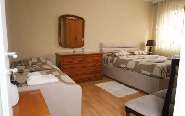 Kron s Apartment in Shkod r