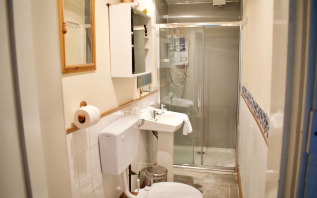 Traditional 3 Bedroom Apartment in Bruntsfield