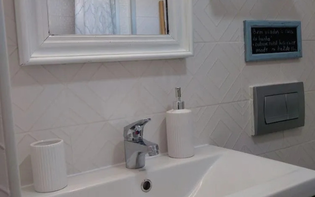 Charming 2-bed House in Sesimbra