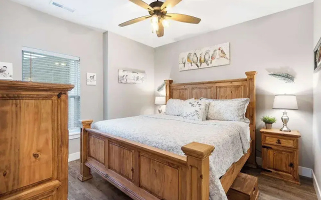 A Birds Eye Bridge View - 5 BDR w/ Private Hot Tub