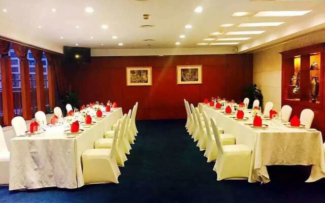 Golden Eagle Crown Executive Apartment