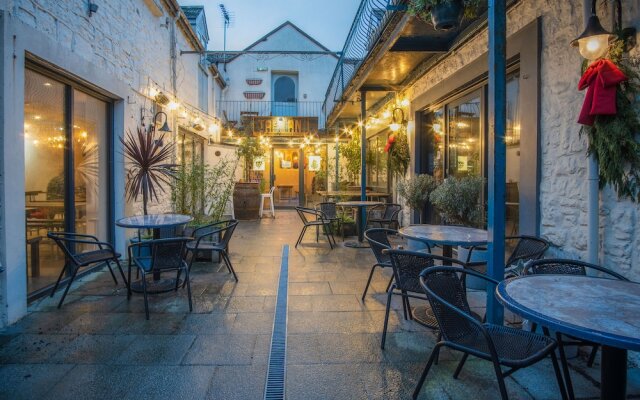 Cosy At The Mews - 2 Bedroom Apartment - Tenby