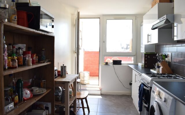 2 Bedroom Apartment Near Central London
