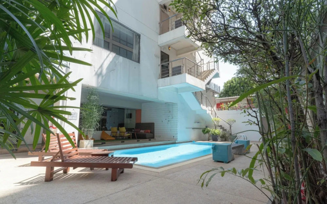 Journeyhub Sukhumvit 26 Bangkok