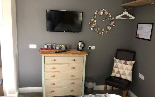 Crossvilla Guest House & Tea Room
