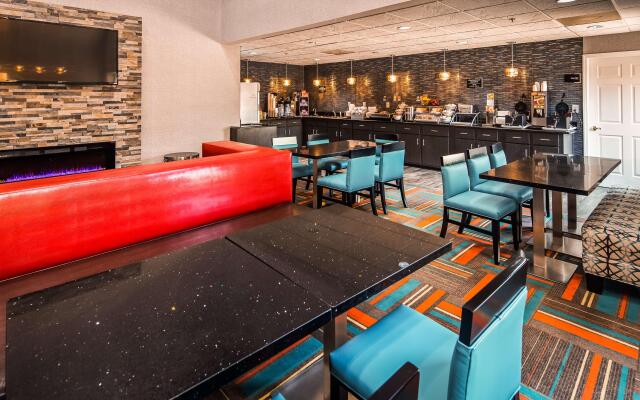 Best Western Bradbury Inn & Suites