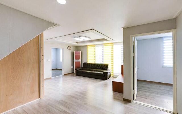 Gyeongju Hayan jip Pension