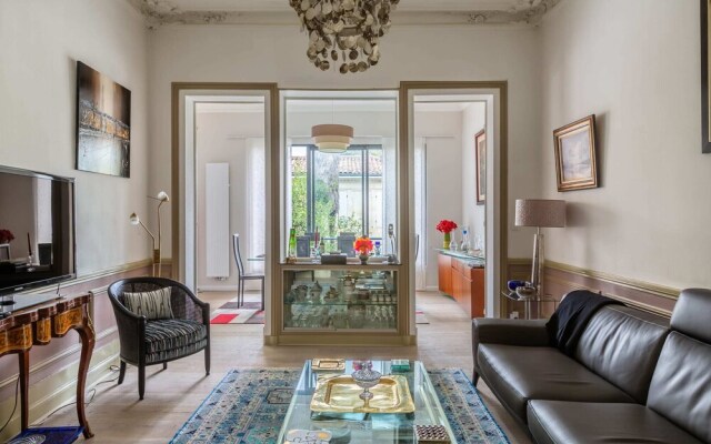 Bright 3BR Apartment With Garden in Gambetta