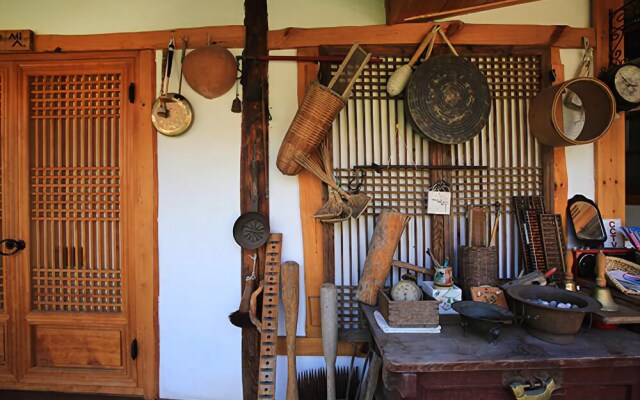 Jeonju Hanok Madang Pension
