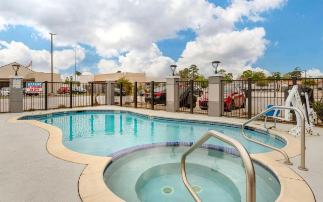 Comfort Suites Shenandoah-The Woodlands
