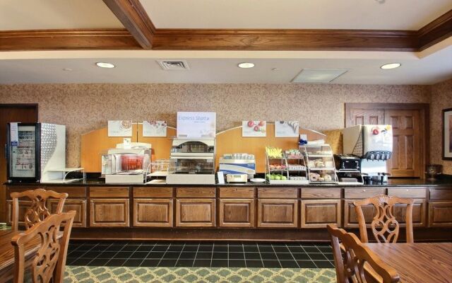 Holiday Inn Express Hotel & Suites Oshkosh Stateroute 41