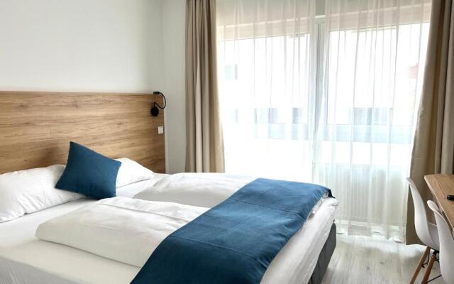 Hotel 83