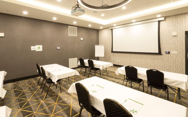Holiday Inn & Suites Detroit - Troy