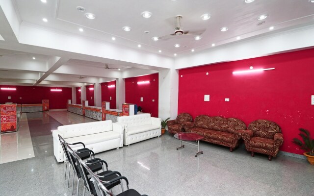 OYO 16551 Royal Aayoyjanam Hotel