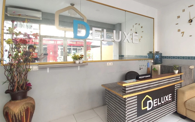 RedDoorz @Deluxe Hotel near Terminal Purabaya Bungurasih