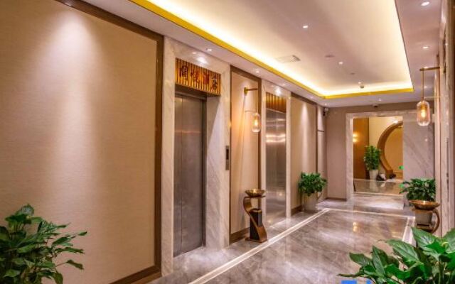 Shanghai Kuoyue Hotel（Shanghai Jiangning Road Metro Station）