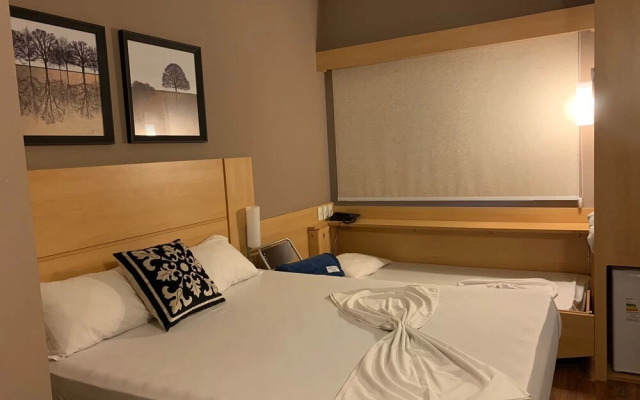 Hotel Oeste Plaza
