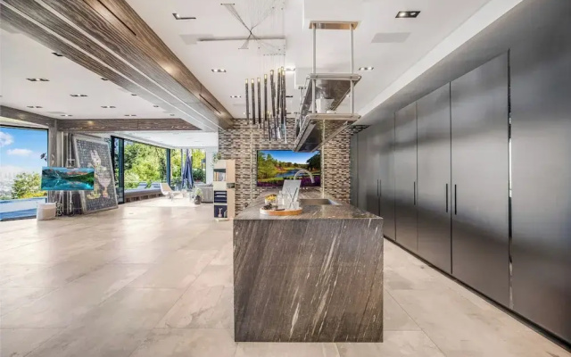 Villa Kaleida - Sleek Modern Sunset Villa With Eclectic Style & Infinity Pool
