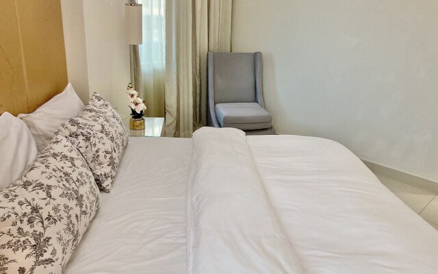 SuperHost - High-rise Chic Apt With Incredible Skyline Views