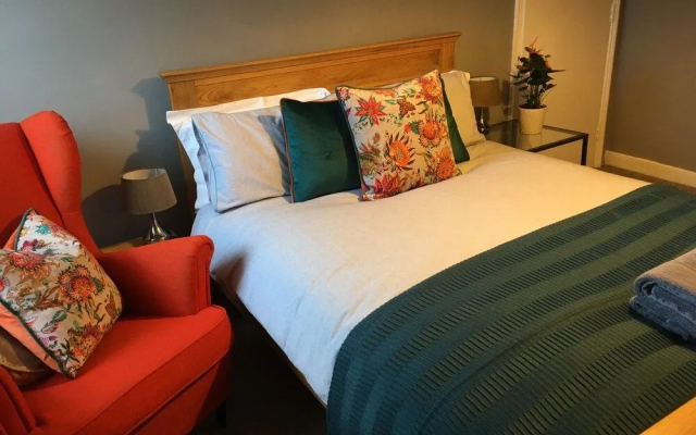 Chic City Centre Georgian Maisonette