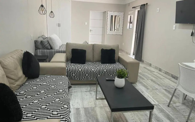 Guest House on Gillian Unit 7 (Adults Only)