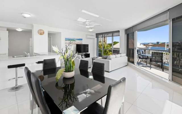 Moorings On Cavill