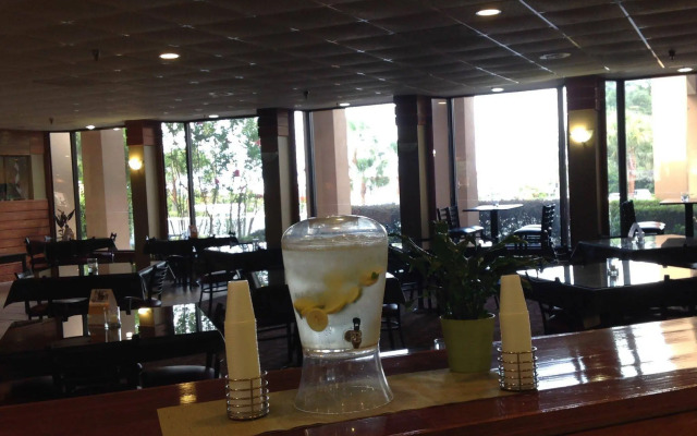 Quality Inn & Suites Pensacola Bayview