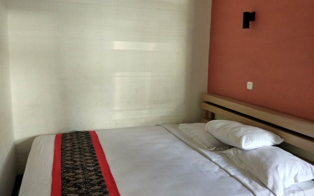 Rumah Tawa Guesthouse 2 – Guest Rooms – Bandung