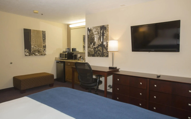 Ivy Court Inn & Suites