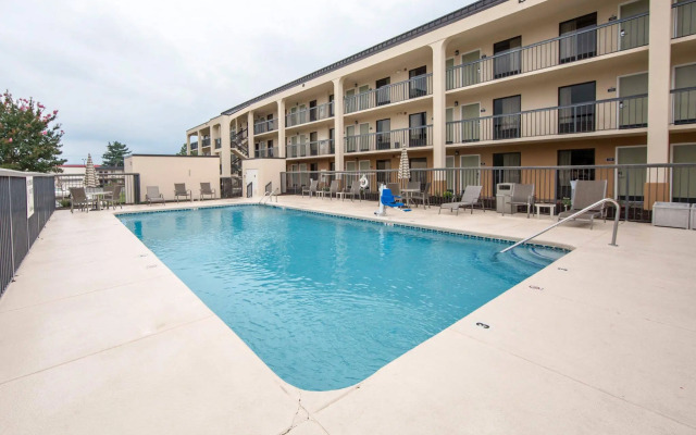 Quality Inn Merchants Drive
