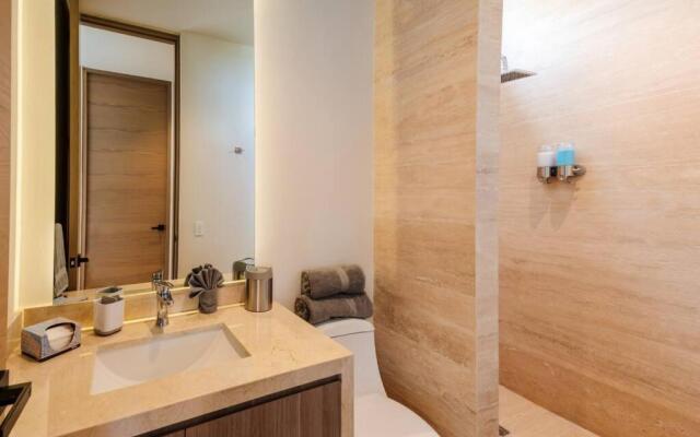 Centrally located gem - sunset views/rooftop pool 2BR/2Bath