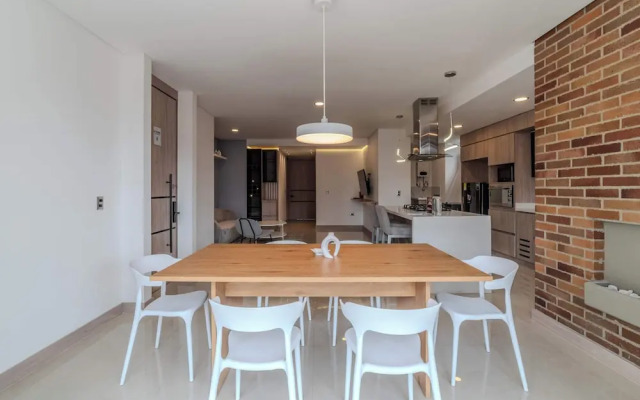 w Elegant 3BR w Outdoor Balcony