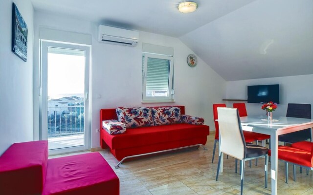 Nice Home in Podstrana With Wifi and 2 Bedrooms